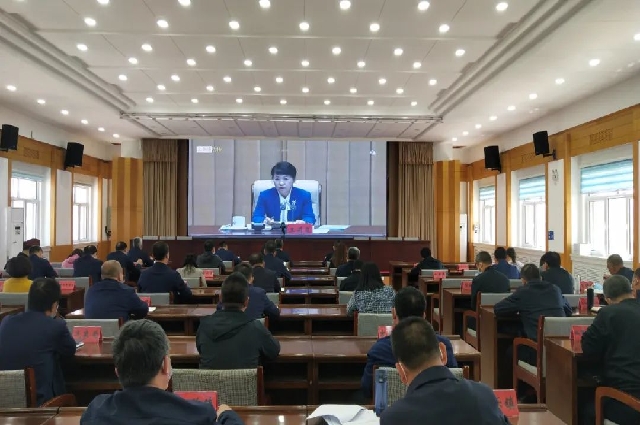 自治區(qū)政府召開全體（擴(kuò)大）會(huì)議 深入推進(jìn)黨風(fēng)廉政建設(shè)和反腐敗工作 王莉霞主持并講話